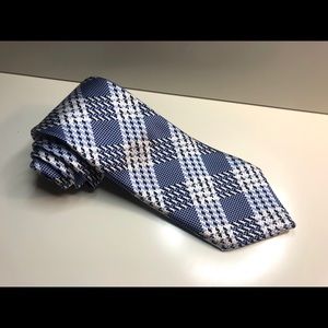 Tom Ford 100% silk blue and white tie